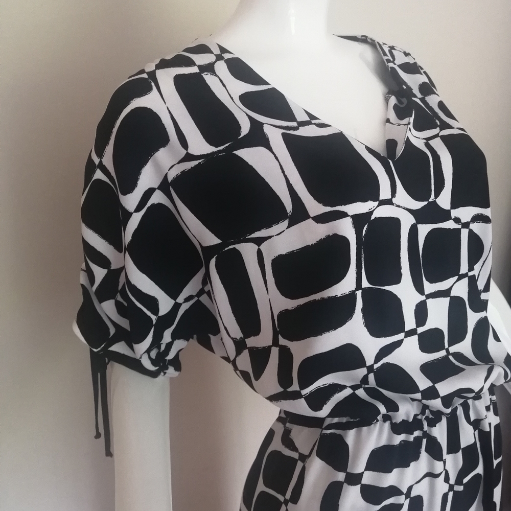 Joseph Ribkoff Black and White Maxi Dress with Dolman Sleeves - Picture 5 of 6